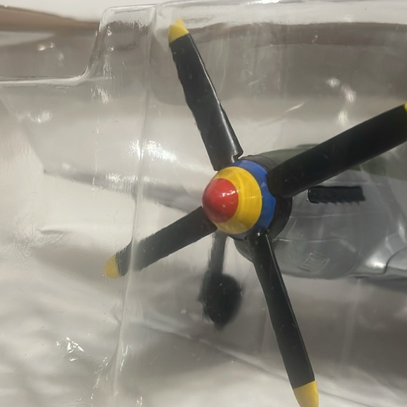 SpecCast Airplane Model - Picture 2 of 9